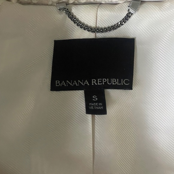 Banana Republic Cream Jacket with Chain Detail - Picture 2 of 4